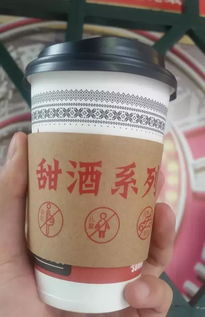 英吹思婷奶茶店一周年 跨界推出酒精飲品，探索味蕾新邊界